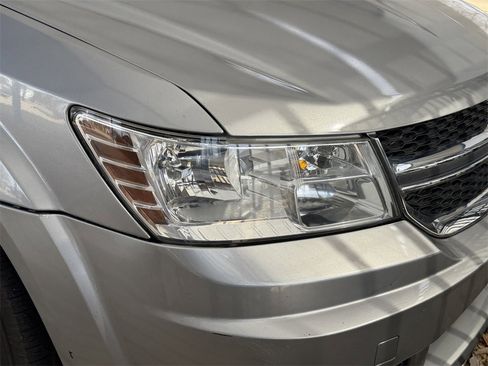 Used 2017 Dodge Journey SE image 3