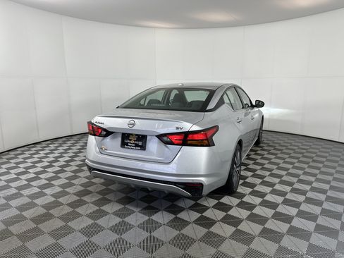 Used 2024 Nissan Altima 2.5 SV image 10
