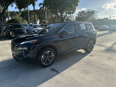 Used 2024 Nissan Rogue SV image 37