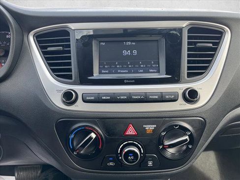 Used 2022 Hyundai Accent SE image 12