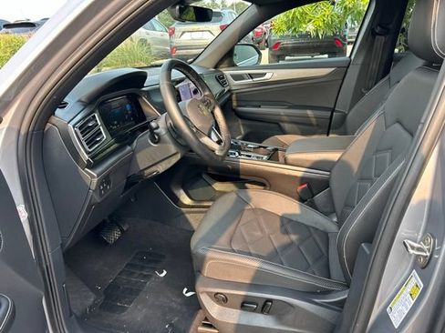 Used 2025 Volkswagen Atlas Cross Sport SE FWD image 8