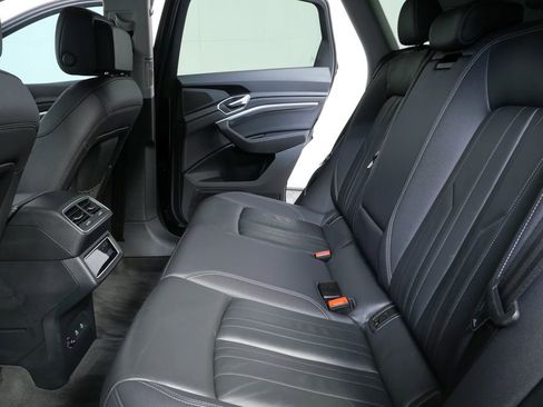 Used 2023 Audi e-tron Premium image 14