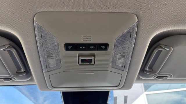 Used 2025 Toyota RAV4 XLE AWD/4WD image 21