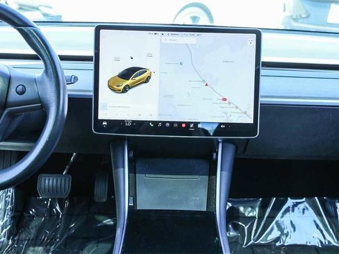 Used 2018 Tesla Model 3 Mid Range image 14