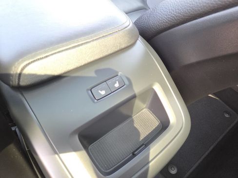 Used 2023 Volvo XC60 B5 Plus AWD/4WD image 24