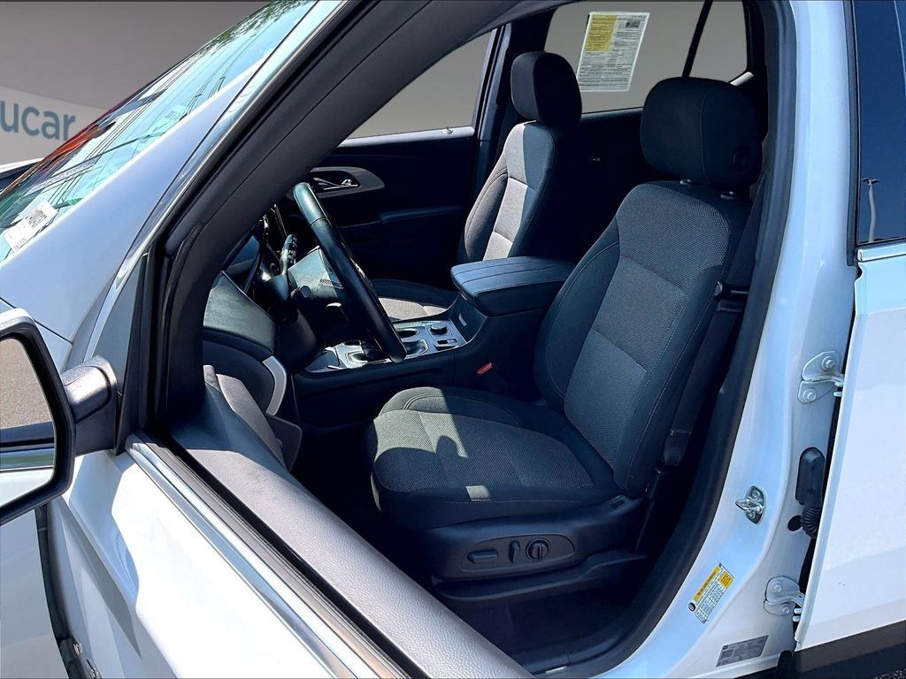 Used 2023 Chevrolet Traverse LT AWD/4WD image 10