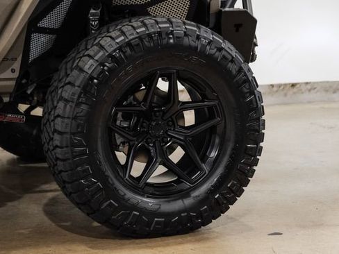 Used 2025 Jeep Gladiator Rubicon w/ Safety Group image 32