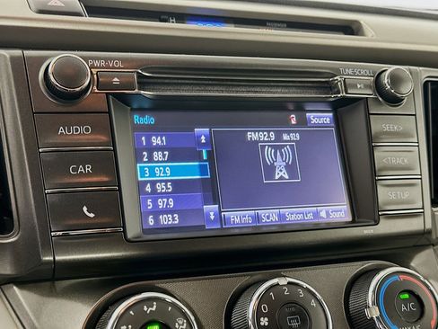 Used 2015 Toyota RAV4 LE FWD image 19