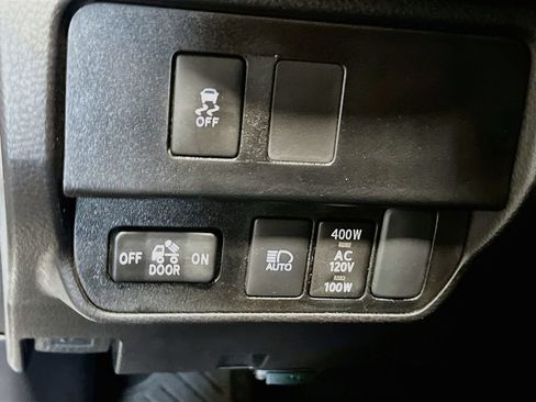 Used 2022 Toyota Tacoma TRD Off-Road w/ Technology Package RWD image 9