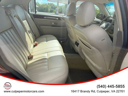 Used 2004 Lincoln Town Car Signature RWD image 12