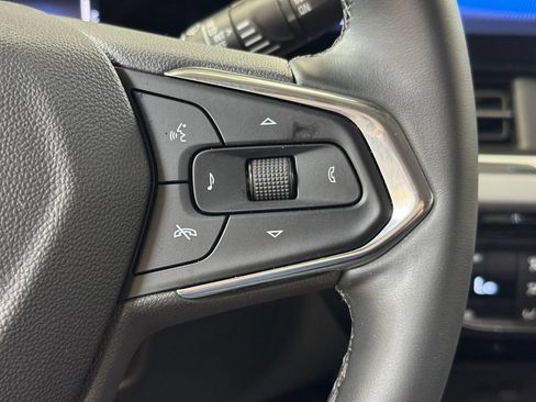 Used 2025 Chevrolet Trax LT w/ LT Convenience Package FWD image 38