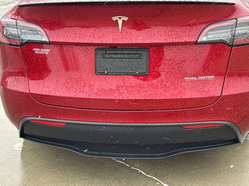 Used 2024 Tesla Model Y Performance image 13