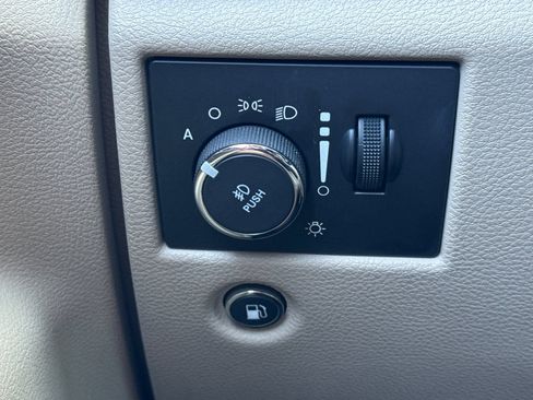 Used 2017 Jeep Grand Cherokee Limited RWD image 39