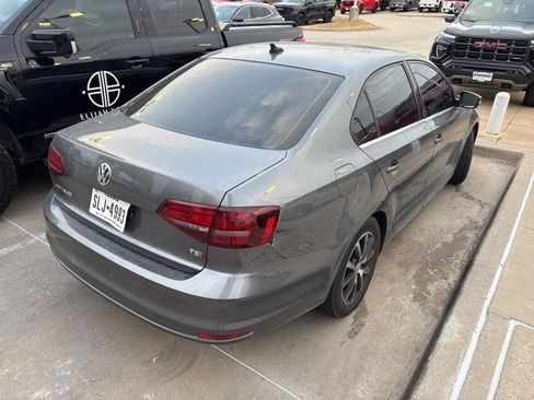 Used 2018 Volkswagen Jetta SE image 4