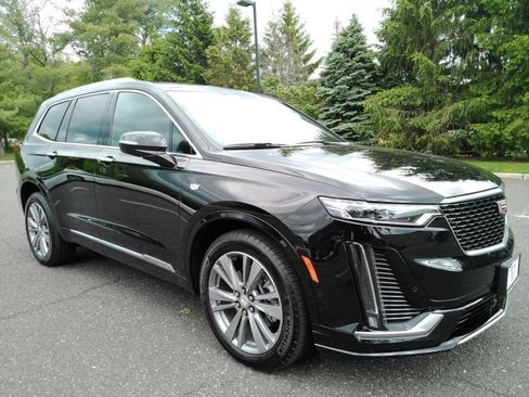 Certified 2025 Cadillac XT6 Premium Luxury w/ Technology Package AWD/4WD image 2