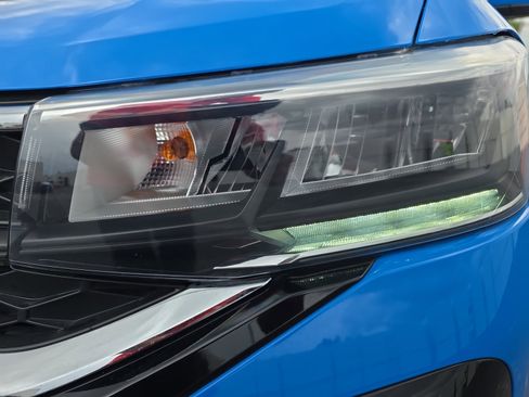 Used 2022 Volkswagen Taos SE w/ Panoramic Sunroof Package image 9