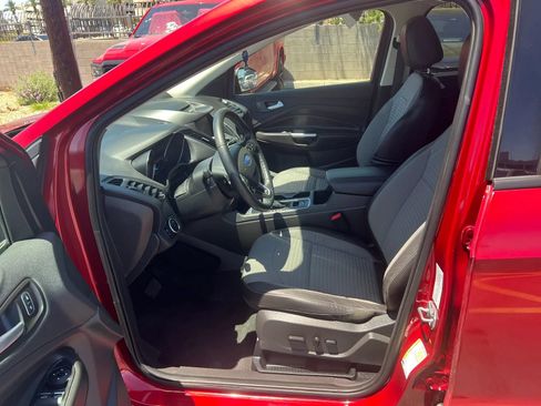 Used 2017 Ford Escape SE w/ Equipment Group 201A FWD image 10
