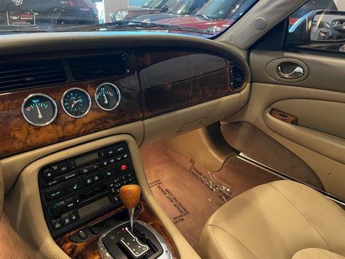 Used 2006 Jaguar XK8 Convertible image 71