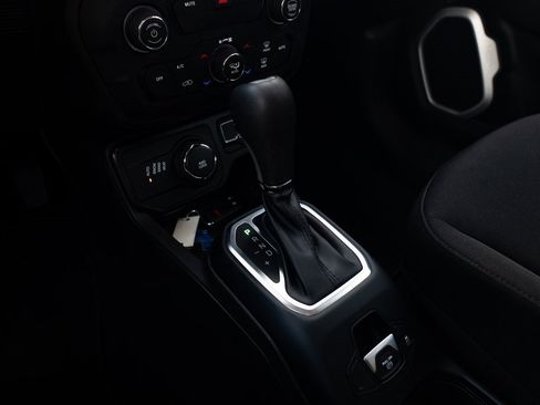 Used 2020 Jeep Renegade Latitude image 18