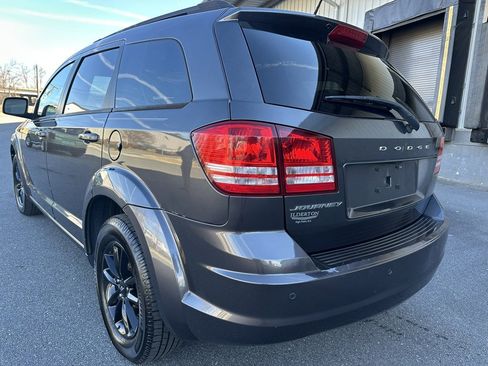 Used 2020 Dodge Journey SE w/ SE Popular Equipment Group image 3