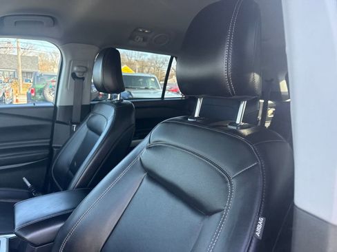 Used 2023 Ford Explorer XLT w/ Equipment Group 202A AWD/4WD image 25