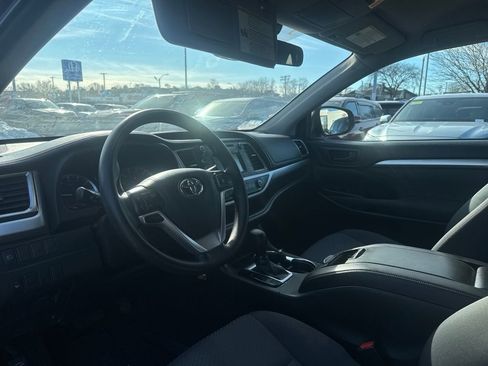 Used 2019 Toyota Highlander LE image 14