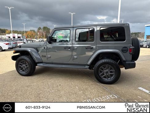 Used 2020 Jeep Wrangler Unlimited Sahara image 18