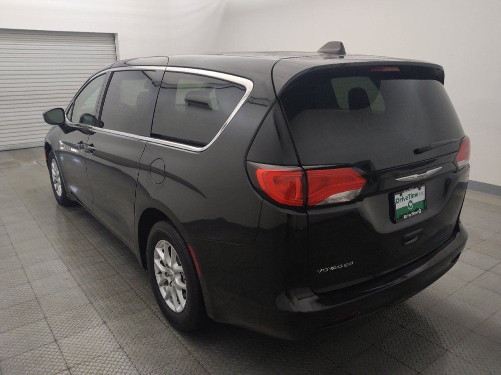 Used 2022 Chrysler Voyager LX FWD image 5
