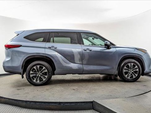 Used 2021 Toyota Highlander XLE image 9
