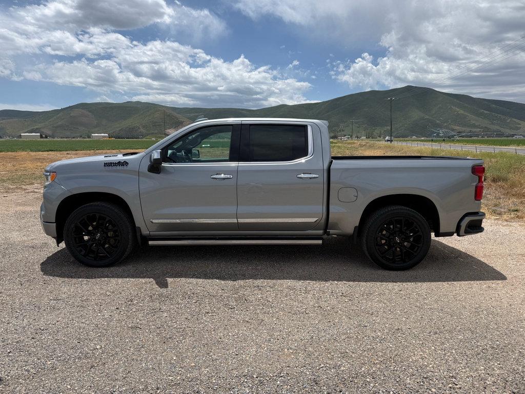 Used 2023 Chevrolet Silverado 1500 High Country w/ Technology Package AWD/4WD image 4