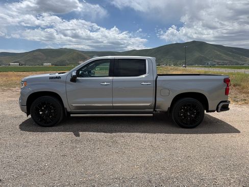 Used 2023 Chevrolet Silverado 1500 High Country w/ Technology Package AWD/4WD image 4