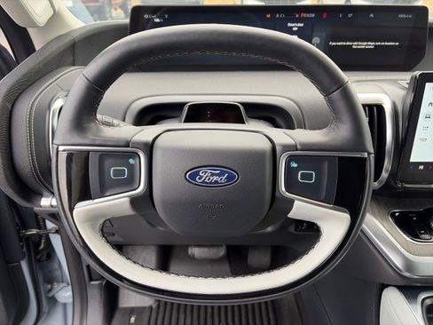 Used 2025 Ford Expedition Platinum w/ Platinum Ultimate Package image 15