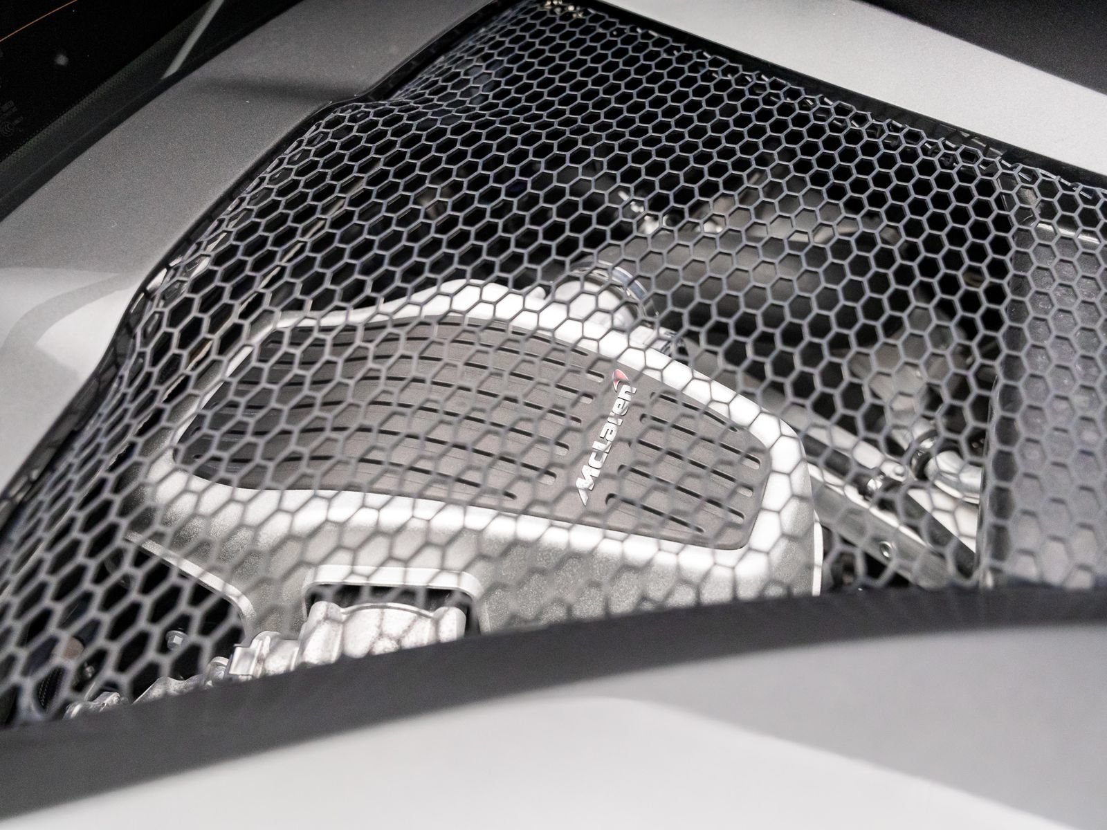 Used 2016 McLaren 570S Coupe RWD image 36