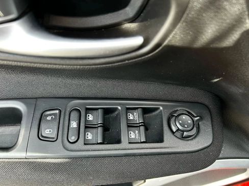 Used 2021 Jeep Renegade Latitude AWD/4WD image 32