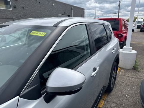 Used 2022 Nissan Rogue SV AWD/4WD image 21