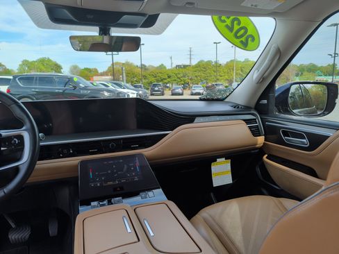 Used 2025 INFINITI QX80 Luxe image 10