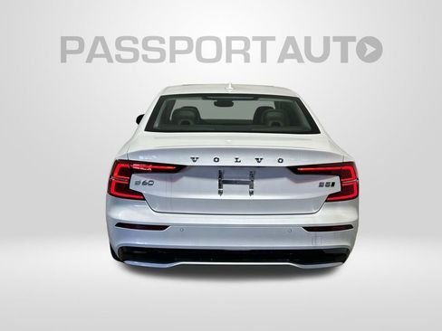 Used 2024 Volvo S60 B5 Core image 3