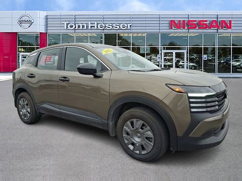 Certified 2025 Nissan Kicks S image 1