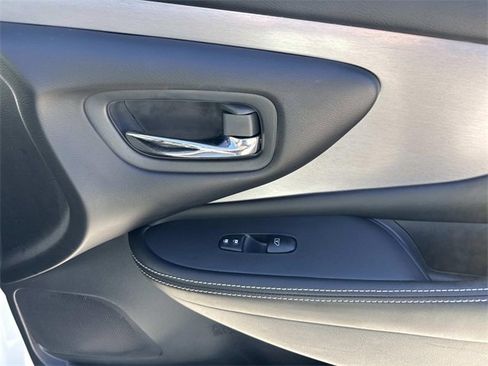 Used 2024 Nissan Murano SV w/ SV Midnight Edition Package image 14