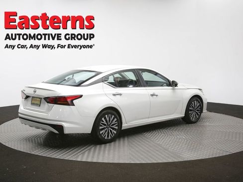 Used 2025 Nissan Altima 2.5 SV FWD image 41