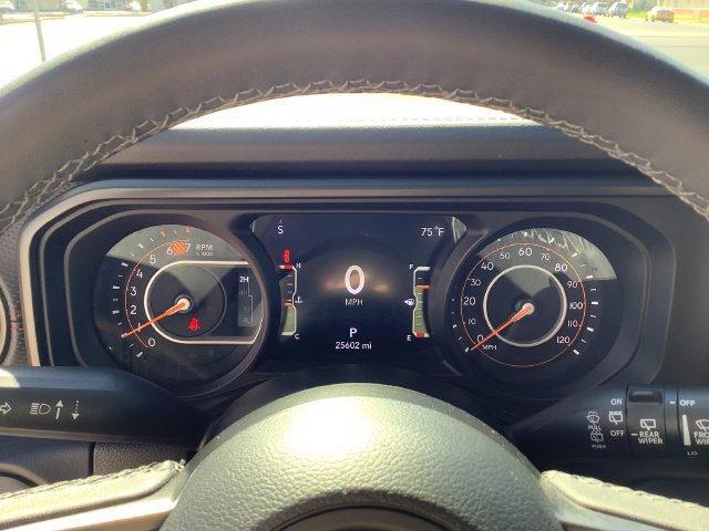 Used 2025 Jeep Wrangler Unlimited Rubicon w/ Convenience Group AWD/4WD image 14