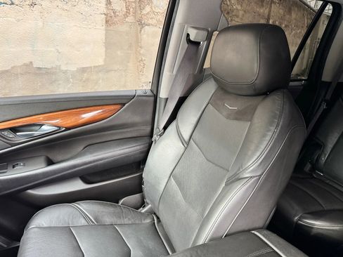 Used 2015 Cadillac Escalade Premium image 21