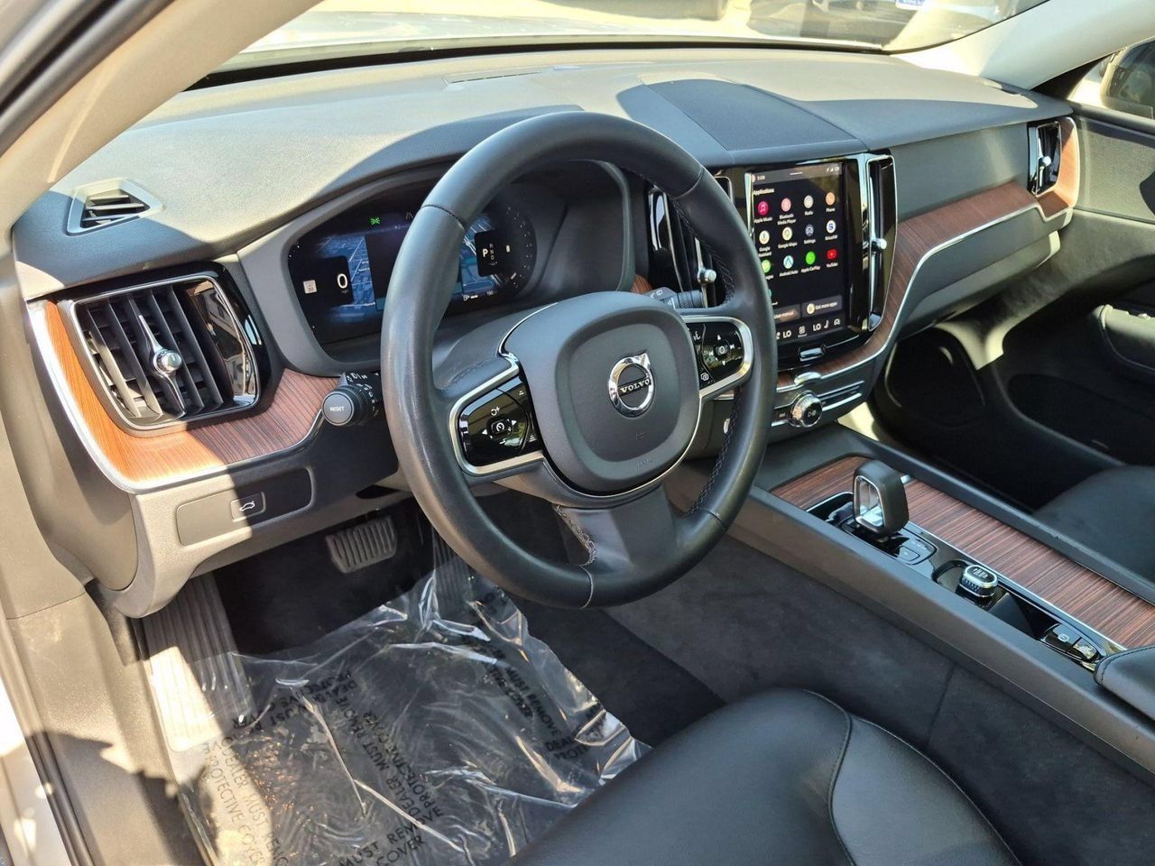 Certified 2024 Volvo XC60 B5 Plus AWD/4WD image 12