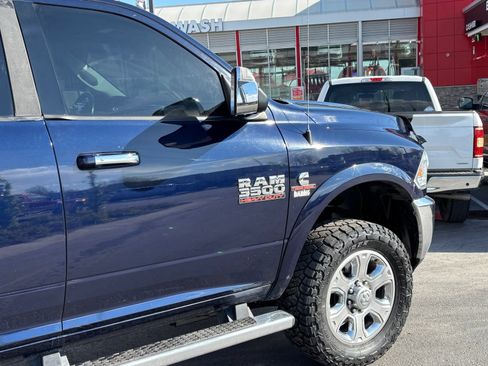 Used 2015 RAM 3500 Laramie w/ Convenience Group AWD/4WD image 4