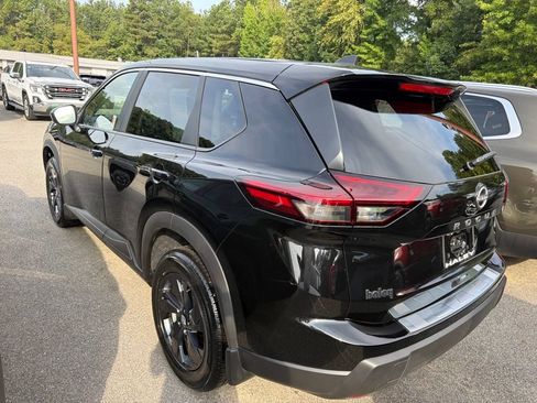 Used 2026 Nissan Rogue SV FWD image 3