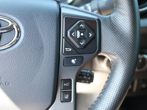 Used 2020 Toyota Tacoma TRD Off-Road w/ TRD Premium Off Road Package AWD/4WD image 19