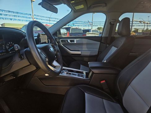Used 2023 Ford Explorer XLT w/ Equipment Group 202A image 9