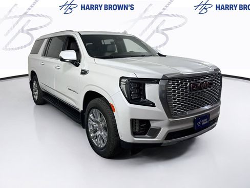 Used 2023 GMC Yukon XL Denali w/ Advanced Technology Package AWD/4WD image 30