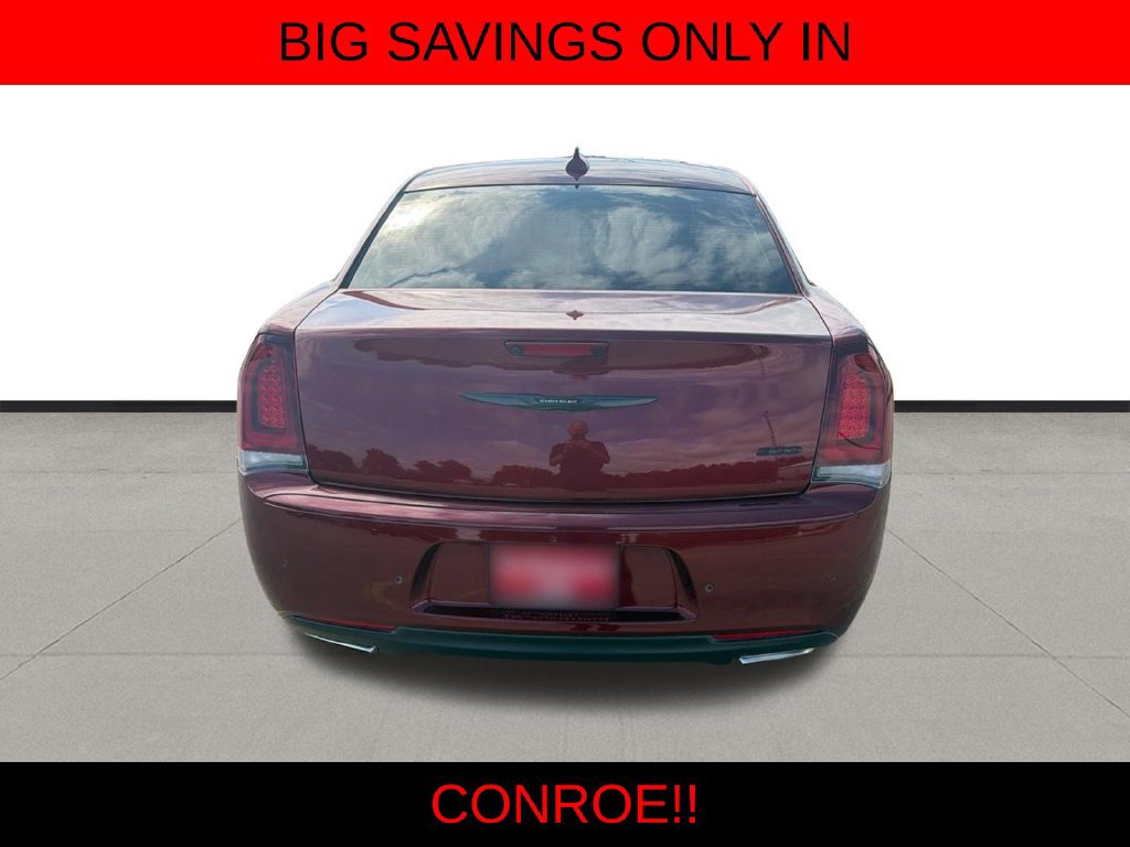 Used 2022 Chrysler 300 Touring L w/ Popular Equipment Group RWD image 3