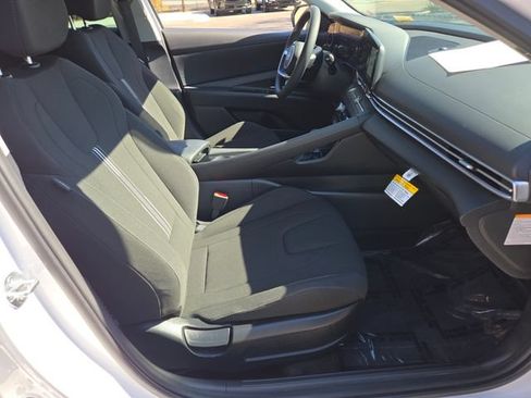 Used 2024 Hyundai Elantra Blue FWD image 21